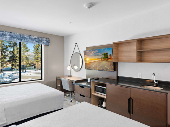 大熊湖的欢朋酒店