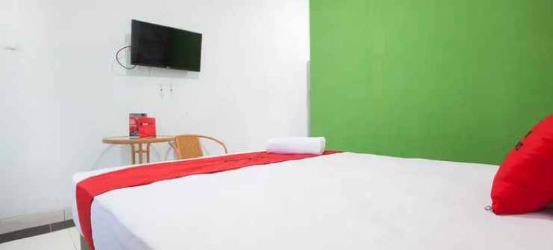 红多兹伊斯兰酒店-近DBL竞技场2号(RedDoorz Syariah Near Dbl Arena 2)图片