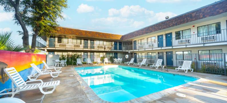 德里奥6号汽车旅馆(Motel 6 Del Rio, TX)图片