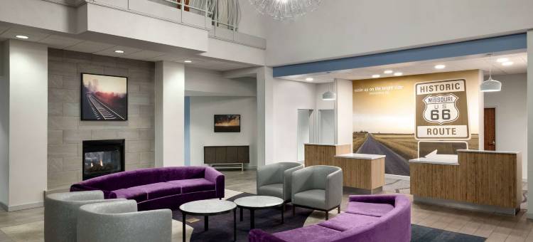 斯普林菲尔德机场广场拉昆塔温德姆套房酒店(La Quinta Inn & Suites by Wyndham Springfield Airport Plaza)图片