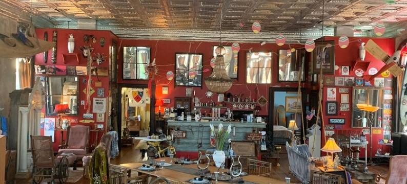 The Pythian Building Penthouse Apt. is centrally located on the city square.图片