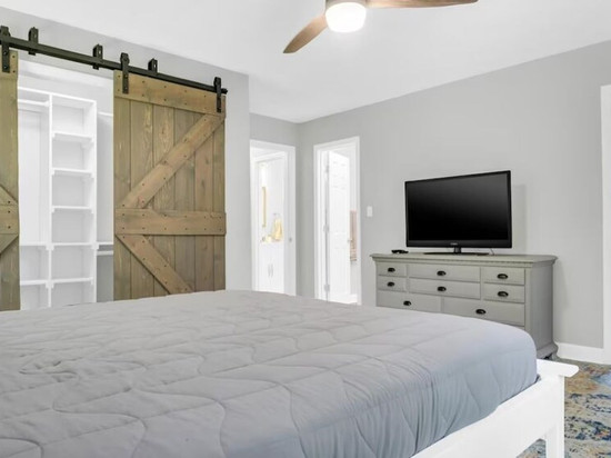 Enjoy peaceful lake life at the Cozy Lake Gaston Estates Cottage!!