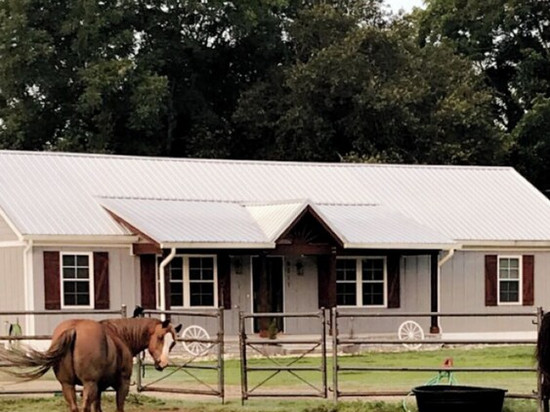 Peaceful Farmhouse on Horse Farm - 20 miles from the Beach !