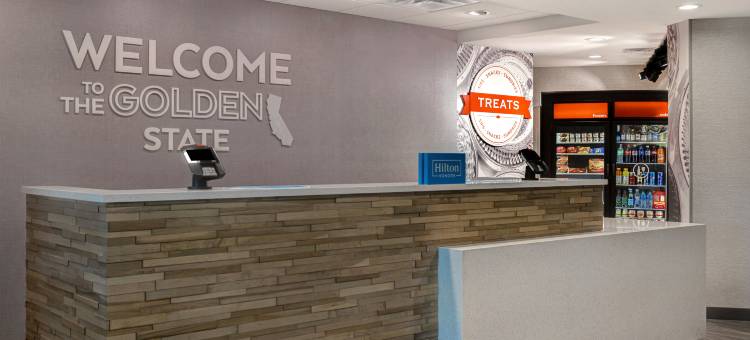 玛丽娜希尔顿欢朋套房酒店(Hampton Inn & Suites by Hilton Marina)图片