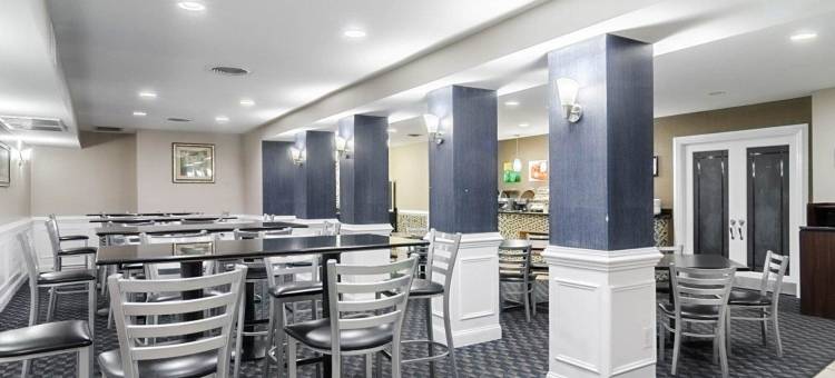 威廉斯堡中心罗德威套房酒店(Rodeway Inn & Suites Williamsburg Central)图片
