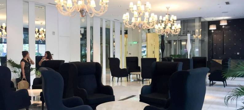 蔚蓝海滩俱乐部帕丽斯希尔顿酒店(Azure Beach Club Paris Hilton)图片