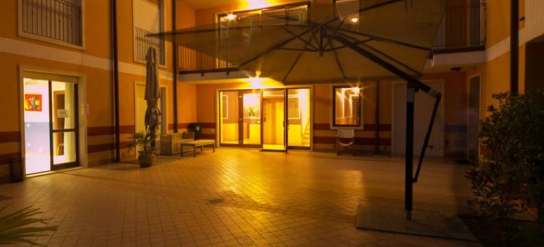 加尔达宫住宅(Ferretti Residence Garda Palace)图片