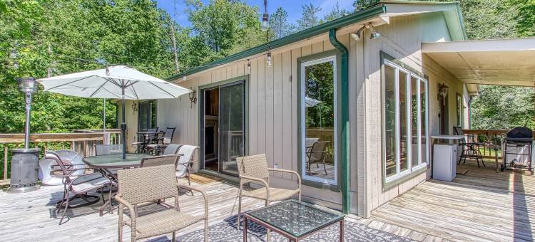 由HoneyBearCabins经营的鹿与鹿(Deer & Doe by HoneyBearCabins)图片