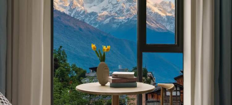 海上云来酒店(磨西镇海螺沟冰川森林公园游客中心店)图片