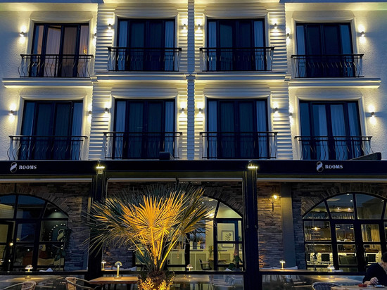 8 Rooms Hotel 8间房酒店