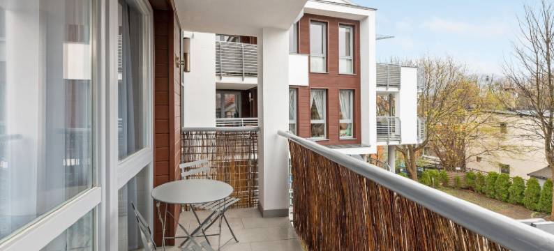 大教堂与房屋 - 日出公寓(Sunrise Apartments Close to the Beach & by Noclegi Renters)图片