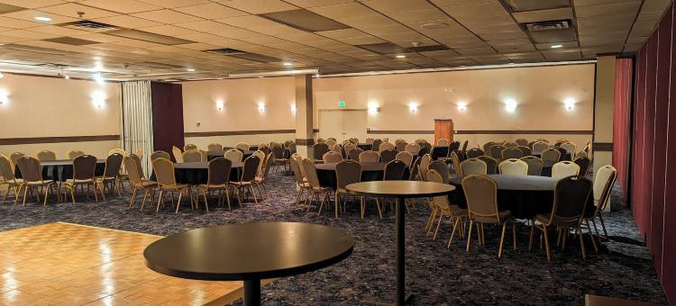 科尔尼会展中心克拉丽奥酒店及套房(Suburban Studios, Kearney)图片