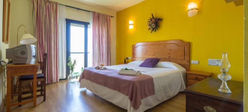 劳斯坦帕锐欧斯酒店(Hotel Los Templarios)图片