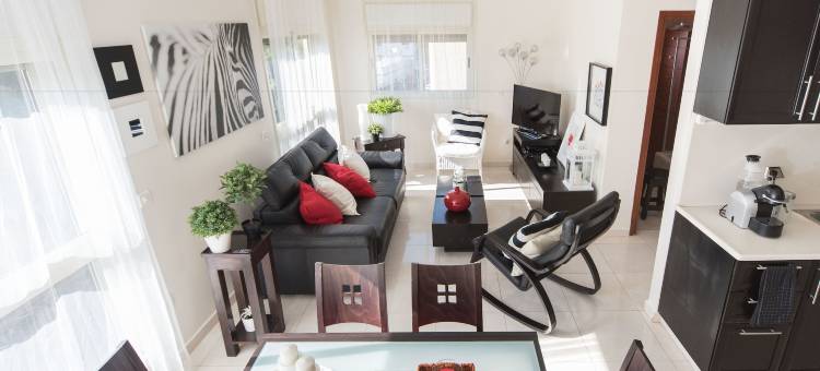 距离海滩3分钟的宽敞复式公寓带露台(Spacious Duplex with Terrace 3-Min from the Beach)图片