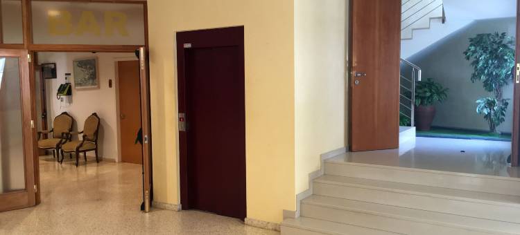 奥克塔维亚卡达克斯酒店(Hotel Octavia)图片