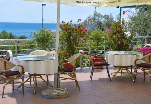 Apartments Raymond Hotel Overview