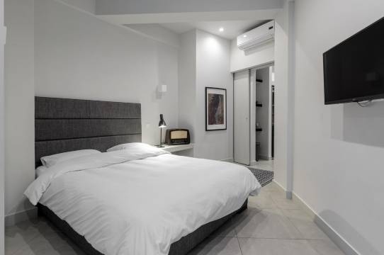 雅典市中心85平方米公寓,带屋顶露台(85 Sqm in the Heart of Athens w Rooftop Deck)