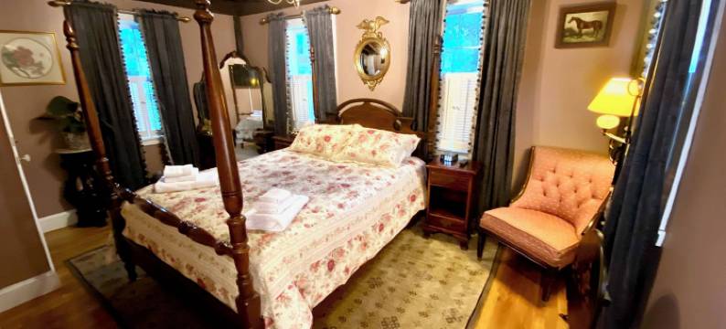 丹尼尔斯之家的西尔斯比(Silsbee's by Daniels House)图片