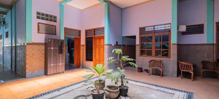 红多兹伊斯兰酒店-近新埠头阿伦阿伦(RedDoorz Syariah Near Alun-Alun Bojonegoro)图片