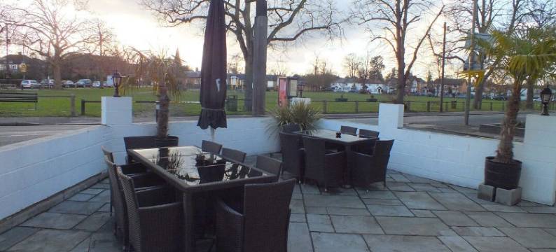 OYO 沃特曼斯阿姆斯赫舍姆酒店(OYO the Watermans Arms Hersham)图片