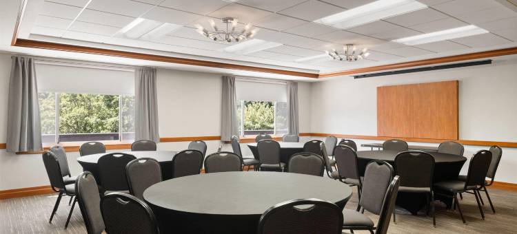 约翰迪尔议院莫林温德姆酒店(Wyndham Moline on John Deere Commons)图片