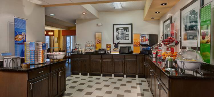 密尔沃基西北欢朋酒店(Hampton Inn Milwaukee-Northwest)图片