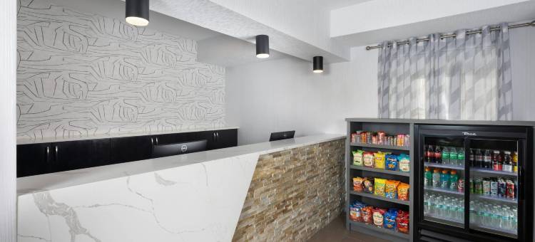 由雷迪森管理的 Country Inn & Suites 阿什维尔市中心隧道路(Country Inn & Suites by Radisson Asheville Downtown Tunnel Road)图片