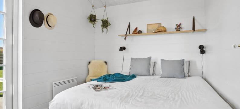 "Ovine" - 300m from the Sea图片