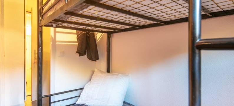 Apartment in France with Mountain Views & Pool图片