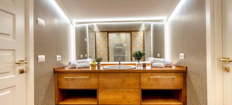 靠近佛罗伦萨的优质住宅，配有游泳池和健身房，位于普拉托(Great house with pool and gym near Florence. Prato)图片