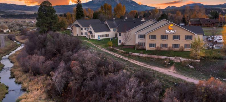 咆哮叉河卡本戴尔舒适套房酒店(Comfort Inn & Suites Carbondale on the Roaring Fork)图片