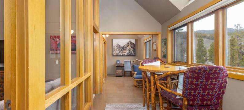 由红色遮阳篷提供的2056号松树2卧室公寓(2056 the Pines 2 Bedroom Condo by RedAwning)图片