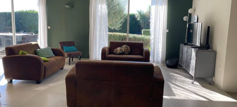 Modern Villa with Pool in Brives图片