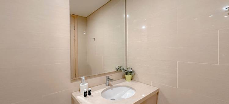 Spacious and Elegant 2BR at One East Penthouse & Residence Apartment By Travelio图片
