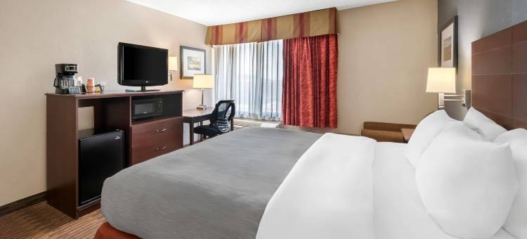 劳伦斯大学区凯艺套房酒店(Quality Inn & Suites Lawrence - University Area)图片