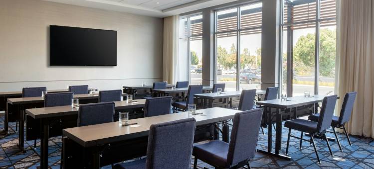 弗雷斯诺克洛维斯万怡酒店(Courtyard Fresno Clovis)图片