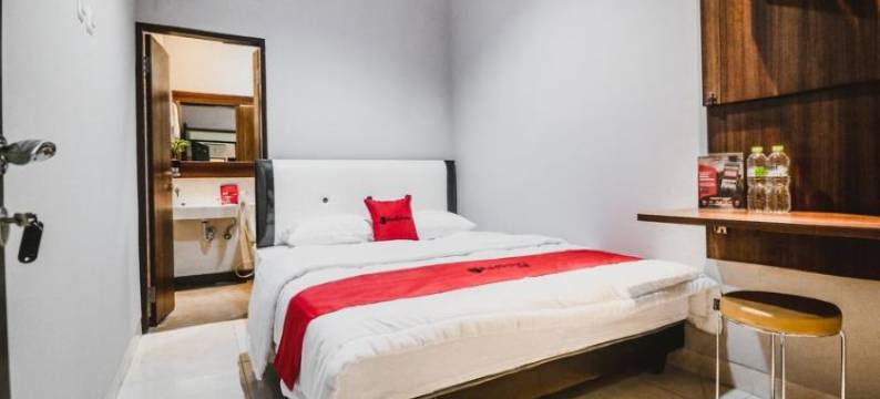 红多兹酒店-近雅加达橘园(RedDoorz Near Kebon Jeruk Jakarta)图片