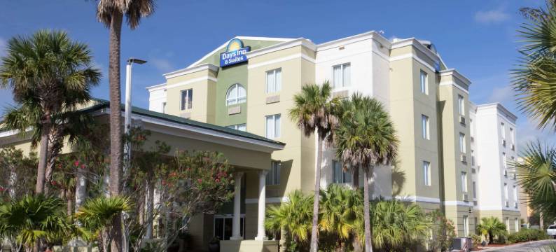 皮尔斯堡95号公路温德姆戴斯套房酒店(Days Inn & Suites by Wyndham Fort Pierce I-95)图片