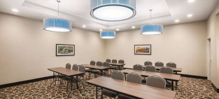 塔尔萨断箭市拉昆塔温德姆套房酒店(La Quinta Inn & Suites by Wyndham Tulsa Broken Arrow)图片