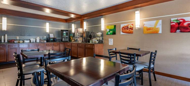 品质套房酒店(Quality Inn & Suites Warren)图片