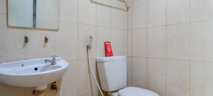 红多兹酒店@三宝垄斯里维贾亚路(RedDoorz at Jalan Sriwijaya Semarang)图片