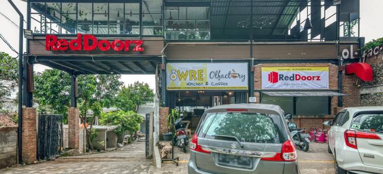 红多兹Plus酒店-近三宝垄警察学院3号(RedDoorz Plus Near Akademi Kepolisian Semarang 3)图片