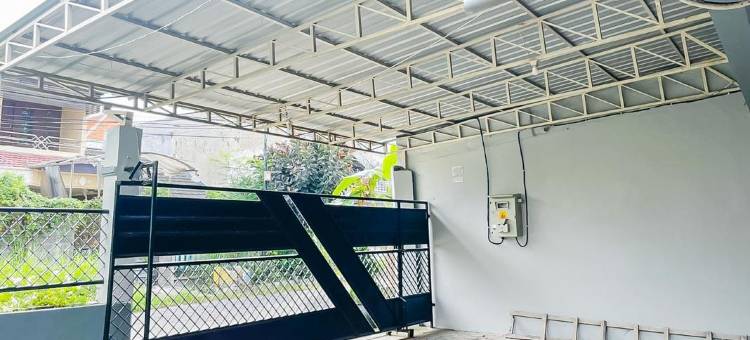 库尔科斯特伊斯兰酒店-近泗水伦马克商场(KoolKost Syariah Near Lenmarc Mall Surabaya)图片