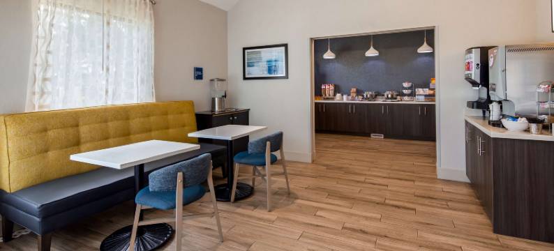 贝斯特韦斯特罕布什尔套房酒店(Best Western Hampshire Inn  Suites)图片