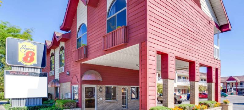 麦基诺城-海滨区速8酒店(Super 8 by Wyndham Mackinaw City/Beachfront Area)图片