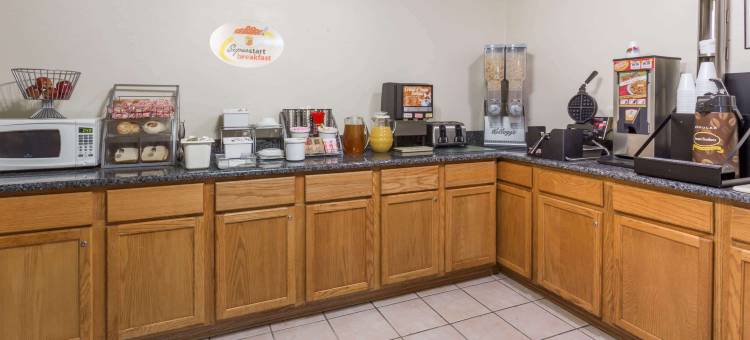 莫里斯速8酒店(Super 8 by Wyndham Morris)图片