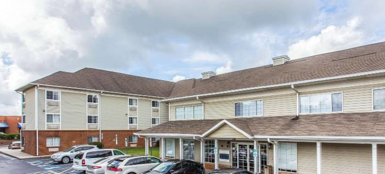 北卡罗来纳大学夏洛特分校附近郊区开放式客房酒店(Suburban Studios Near University of North Carolina-Charlotte)图片