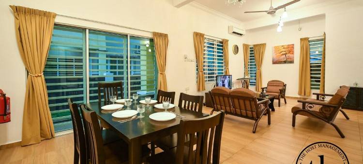 位于甘榜武吉光的4卧室独栋房屋-278平方米|带3个独立浴室(Luxury Semi-D (Hi-Speed Internet with TVbox) 11pax)图片