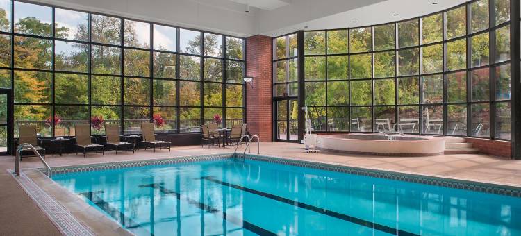 阿克伦凯霍加瀑布喜来登套房酒店(Sheraton Suites Akron Cuyahoga Falls)图片