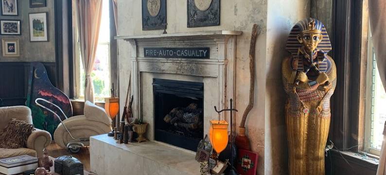 The Pythian Building Penthouse Apt. is centrally located on the city square.图片